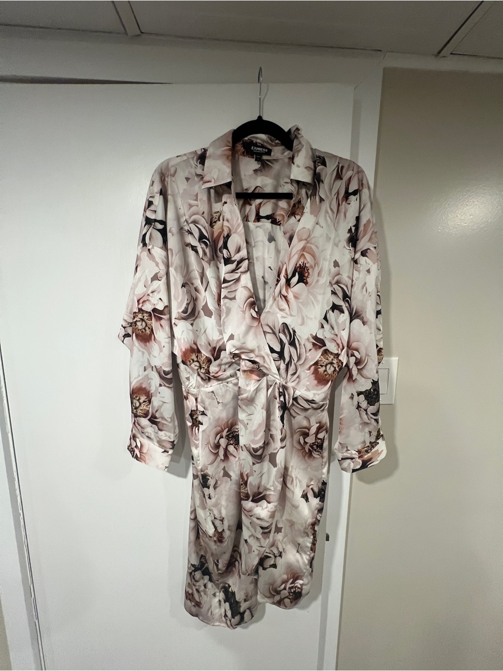 Express Satin Floral Wrap Robe - Blush & Cream - Picture 3 of 5